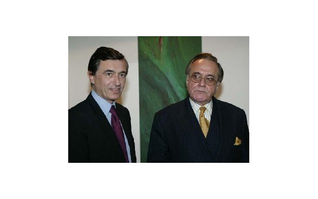 Déplacement de M. Philippe Douste-Blazy, ministre des Affaires étrangères, au Pakistan : entretien avec M. Khurshid Kasuri, ministre des Affaires étrangères de la République islamique du Pakistan (Isllamabad). . 19/11/2005 © Ministère des Affaires étrangères. Photo F. de La Mure