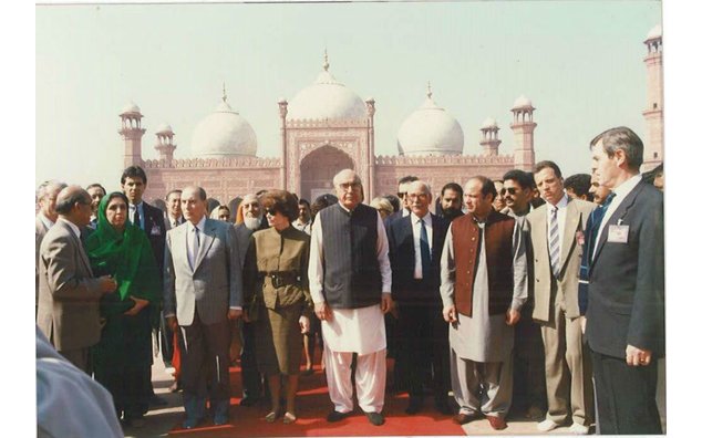 Visite au Pakistan du Président de la république française, M. François Mitterrand- (19-22 février 1990)