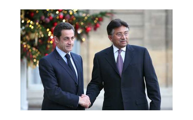 Welcome of Mr. Pervez Musharraf, President of the Islamic Republic of Pakistan, by Mr. Nicilas Sarkozy, President of the French Republic (Palais de l'Elysée, Paris). 22.01.2008