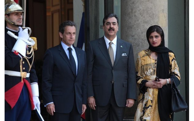 Accueil de Youssouf Raza Gilani, Premier ministre du Pakistan et de Hina Rabbani Khar, ministre des Affaires étrangères du Pakistan, par Nicolas Sarkozy, président de la République (palais de l'Elysée, Paris). . 04/05/2011 © Ministère des Affaires étrangères et européennes/Frédéric de La Mure