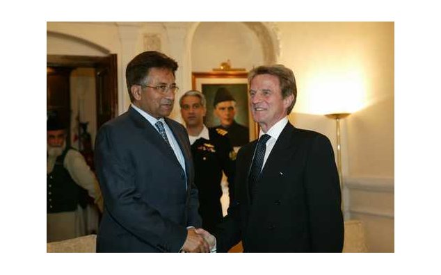 Visit to Pakistan by Mr. Bernard Kouchner, French Minister for Foreign and European Affairs: Meeting with Mr. President Pervez Musharraf, President of the Islamic Republic of Pakistan (Rawalpindi). 02.01.2008